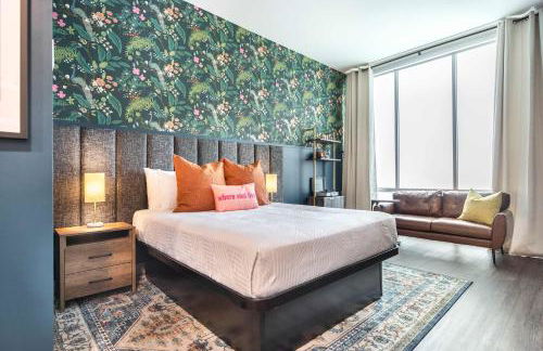 Bold and Bright Stay with Cher & Etta James Flair - Foto 6