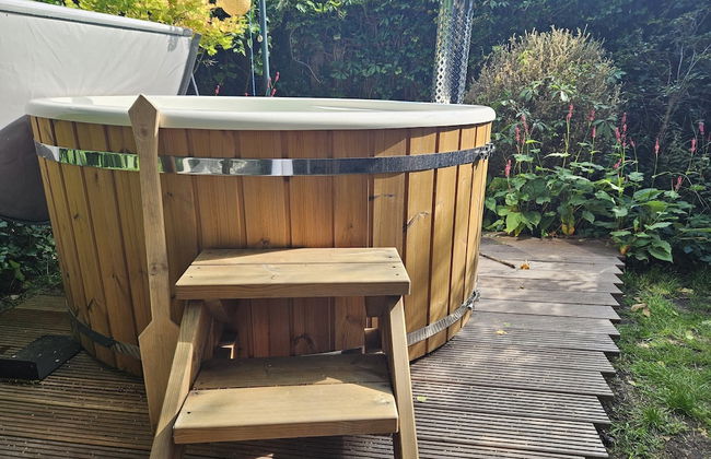 Atelier House With hot tub - Photo 15