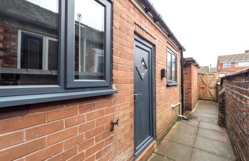 Cozy 2 Bedroom Chorlton House With Parking - Foto 35