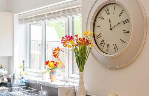 Cheerful 2-Bedroom house with Private parking - Pass the Keys - Foto 26