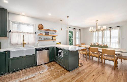 New Beach front 5bd in Sister Lakes with Hot tub - Foto 11