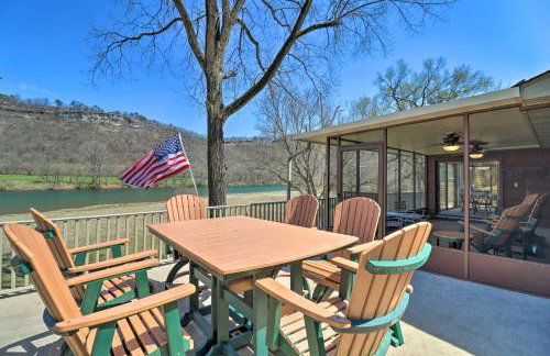 Scenic Riverview Getaway with Screened Porch! - Foto 31