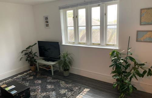 Glastonbury town centre modern apartment - Photo 8