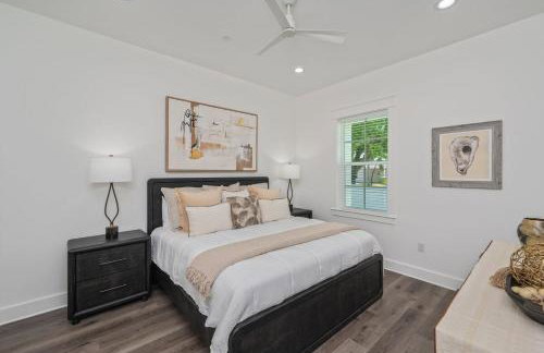 2 Blocks to the Beach! Pool & Golf Cart, Sleeps 21 - Foto 55