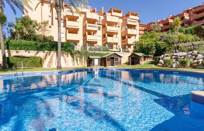 Modern Marbella Getaway - Photo 14