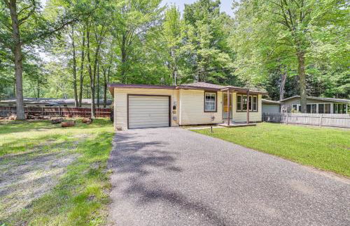 Prudenville Family Home with Game Room and Fire Pit! - Foto 22