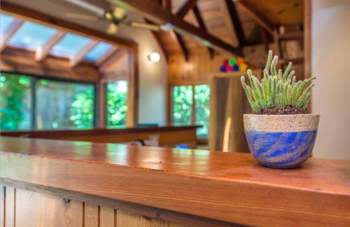 Tree Fort! Redwoods! Hot Tub!! Fire Table!! Google Smart Home!! Fast WiFi!! Dog Friendly! - Foto 12