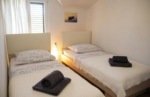 Kaprije apartmani Tina i Ena - Foto 38