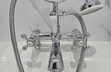 Luxury central apartment w/ 3 beds + 24hr check-in - Photo 22