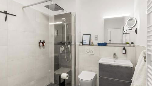 BLU APARTMENT -modern interior design in city centre- close to HBF & Uni - Foto 3, towels, Shower, heating