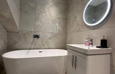 Luxury 6 Bed near city centre with Cinema Room & games room plus 5 bathrooms - Foto 40