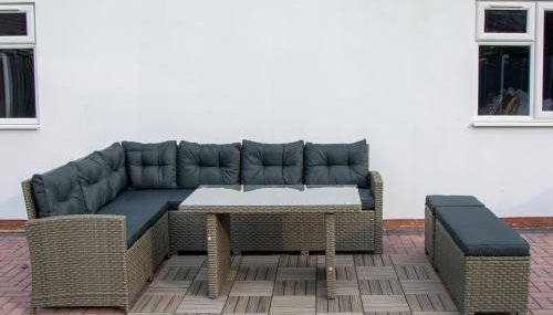 6 BR 3 Bath Spacious Tudor House & Free Parking - Foto 4, Garden