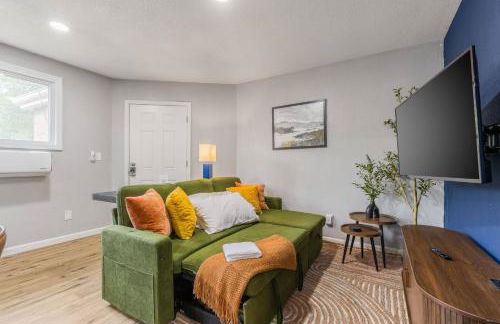 Mid century APT, KING bed + desk - Foto 8