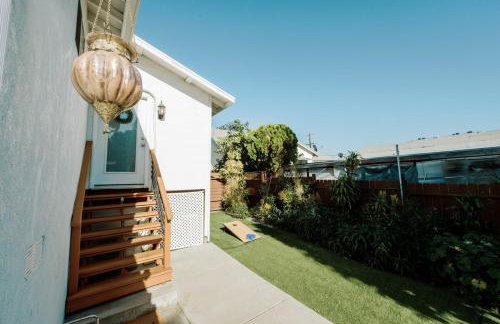 Serene Silver Lake 1 bedroom 1 bathroom Back house With Private Backyard - Photo 59