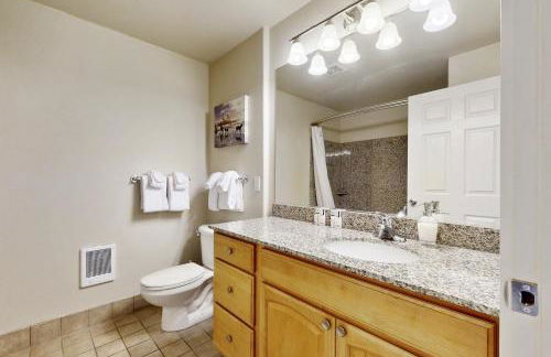 Top Floor - All The Views - 2 Bed 2 Bath Apartment in Westport - Foto 25