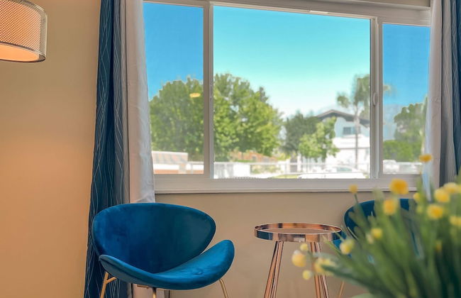 Modern Retreat With Spacious Yard Cozy Interiors - Foto 11