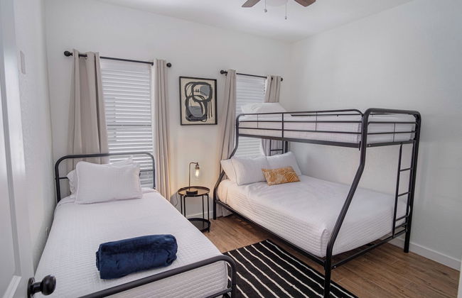 Elevate Your Stay at 3br/2.5ba Downtown Gem! - Foto 4