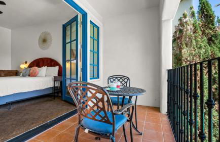 LV020 Upgraded LV Studio with a Private Balcony - Photo 11