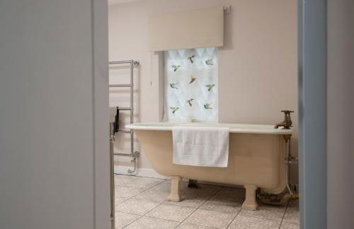 East Lodge - Photo 11