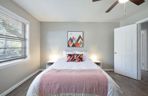 The Huge Home I Next 2 SHSU I Sleeps 16 I PingPong - Foto 28