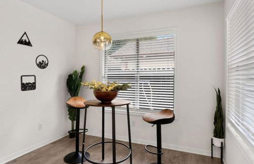 High End Design Home with Pool & Hot Tub Gameroom - Foto 26