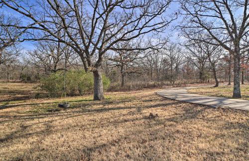 Grand Tulsa Getaway with Private Pond, Dock and Deck - Foto 38