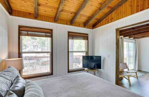 Lakefront Cottage in Secluded Cove - Foto 7