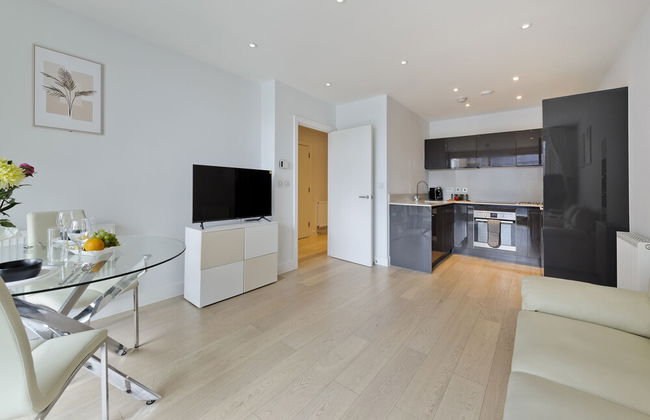 Spacious Flat Near South Bank by Underthedoormat - Photo 12