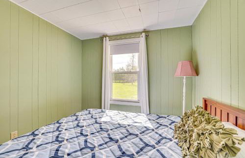 Lake Champlain Family Retreat with Deck and Yard - Foto 8