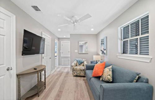 Huge beach house with great views, steps from sand - Foto 23