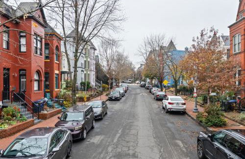 5-Bedroom Home with 2 Kitchens & Rooftop Deck, U Street and Shaw - Foto 34