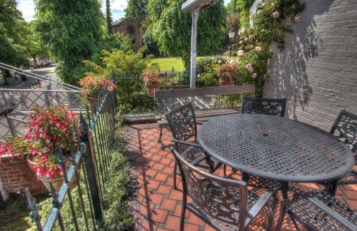 Beautiful period cottage, exceptional riverside location in the heart of Chester - Photo 31