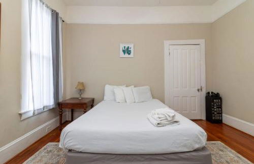 The Sunny Southern Manse Back Walk Downtown - Foto 10