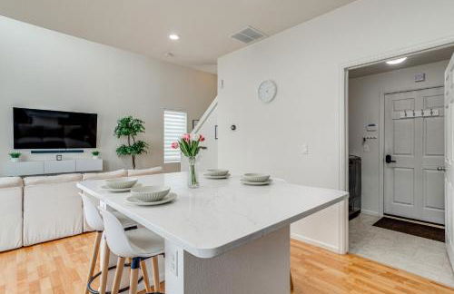 6 Mi to DIA Denver Home with Fenced Yard and Fire Pit - Foto 9