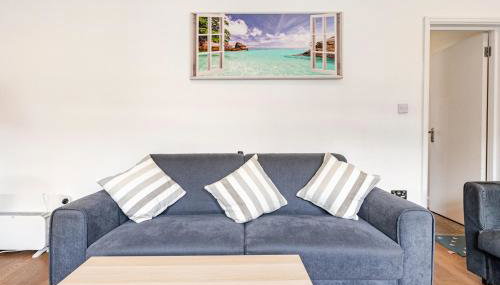 Clapham Common Sleeps 10 2 Baths FREE Parking 4 Cars 2 LGR Vans 5min Metro Top value stay - Foto 2