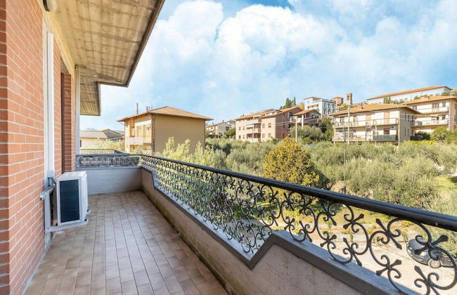 Serene Lakeview Apartment - Foto 15