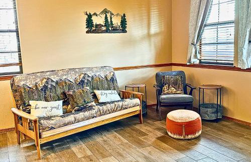 Forest edge, wild mustangs nearby, balcony views By Vacation Your Way - Foto 13