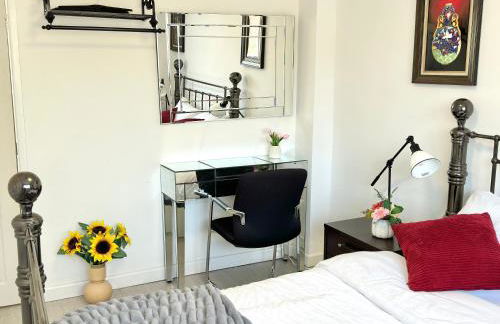 5 bedroom detached house sleeps 13 spacious Parking 5 mins driving to Bicester Village - Foto 39