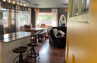 Vibrant Forest Retreat - Game Room, Spa, Fire Pit - Sleeps10 - Foto 40