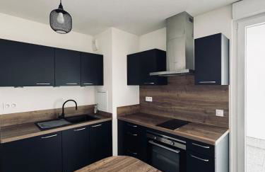 Cozy apartment with balcony and secure parking - Foto 5