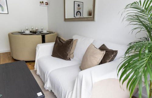 Gorgeous Modern Apartment near Redhill Station inc Private Garden & Parking - Foto 14