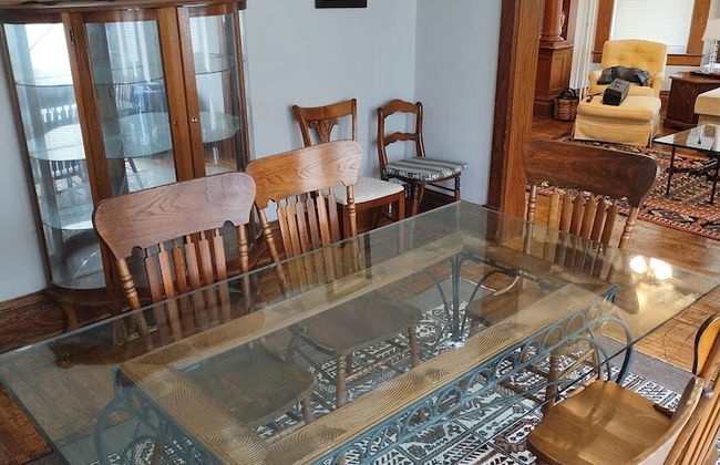 The Carew House Sleeps 10 Fenced 4BR Full Kitchen Steps2 YCP - Foto 19