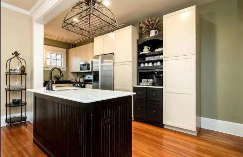 Historic Row Home 1 Block from Gate 1 at USNA - Foto 11