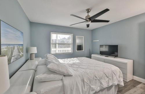100 steps to beautiful Indian Rocks Beach, oceanside, 2 bedroom updated condo - Foto 12