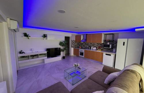 Villa LiLo Private House with Heated Pool - Foto 2