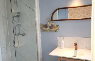 THE GREEN WOODPECKER - Foto 6