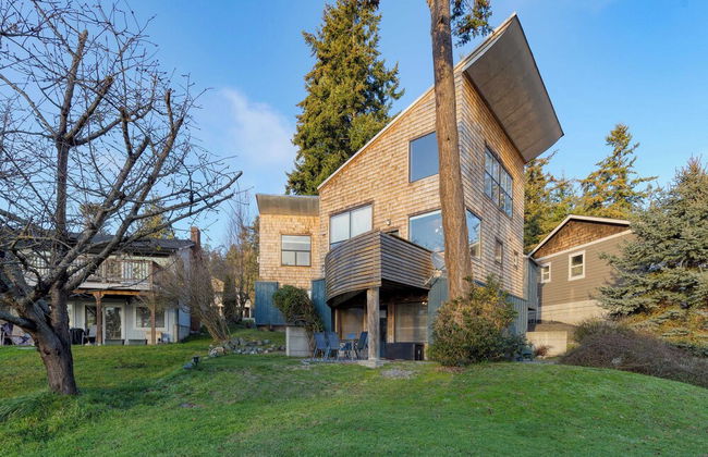 Deck Views, Fire Pit, Pool, 3 Mins to Beach Madrona Tree Retreat by Avantstay - Foto 5