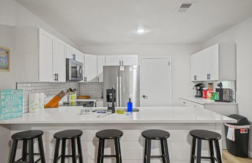 Coastal Home Family Friendly 2 Miles to Beach - Foto 18