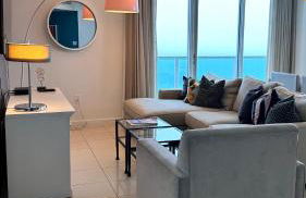Breathtaking Direct Bay Views 2 bedroom condo with parking - Foto 1