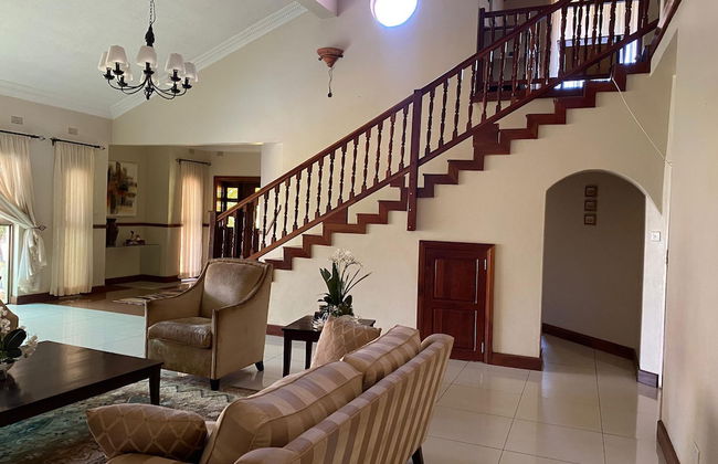 Luxurious 4 bed With Pool in Helensvale - 2255 - Foto 29